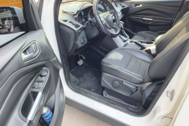 Used Ford Kuga 2013 1.6L GTDi Two-Wheel-Drive Trend Model Driver Seat