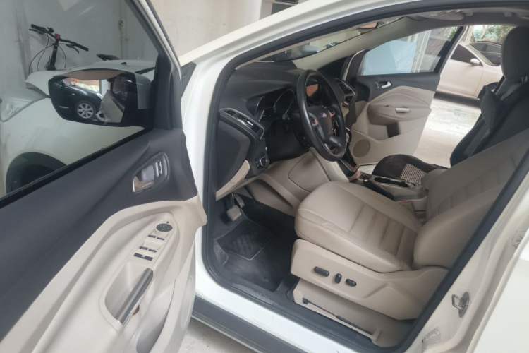 Used Ford Kuga 2013 2.0L GTDi Four-Wheel Drive Premium Model Driver Seat