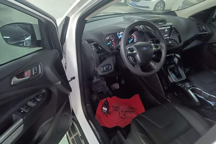 Used Ford Kuga 2013 2.0L GTDi Four-Wheel-Drive Sport Model Driver Seat