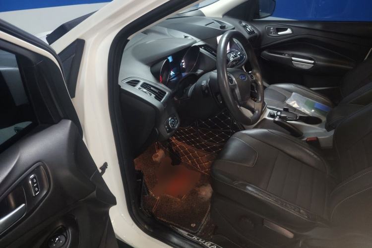 Used Ford Kuga 2013 1.6L GTDi Two-Wheel-Drive Trend Model Driver Seat