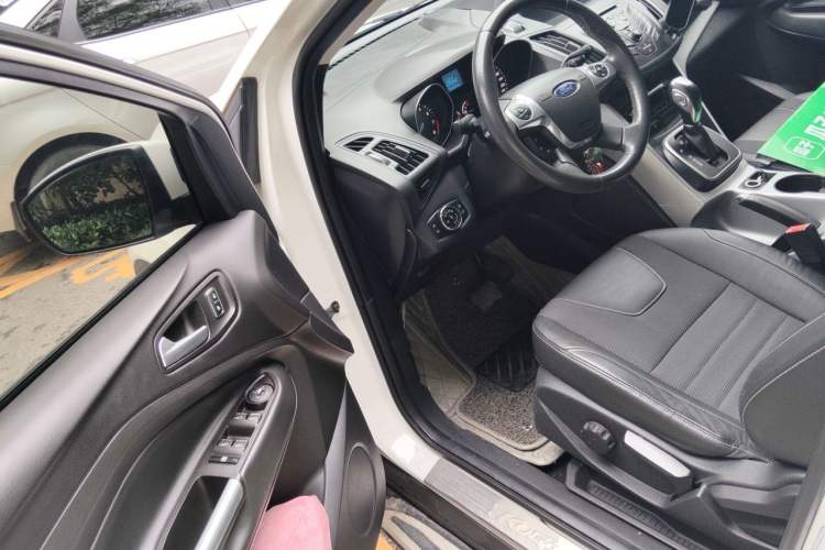 Used Ford Kuga 2013 1.6L GTDi Two-Wheel-Drive Trend Model Driver Seat