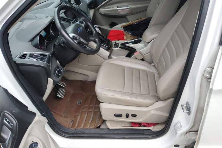 Used Ford Kuga 2013 2.0L GTDi Four-Wheel Drive Premium Model Driver Seat