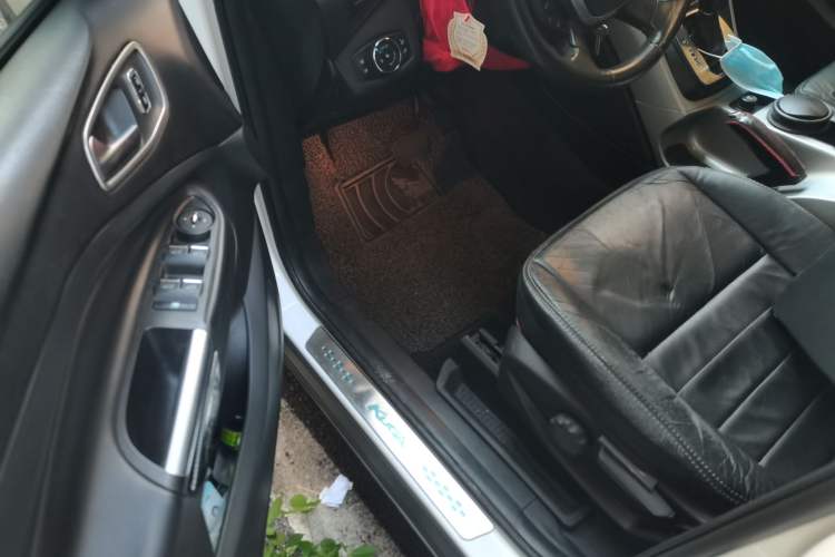Used Ford Kuga 2013 1.6L GTDi Two-Wheel-Drive Comfort Model Driver Seat