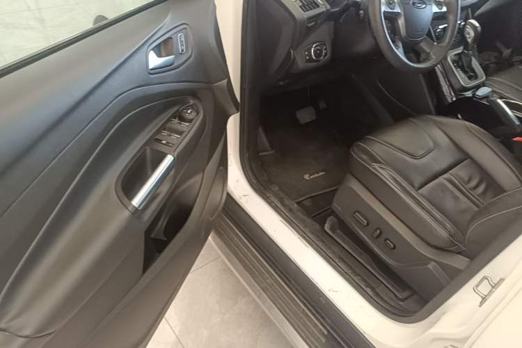 Used Ford Kuga 2013 2.0L GTDi Four-Wheel-Drive Sport Model Driver Seat