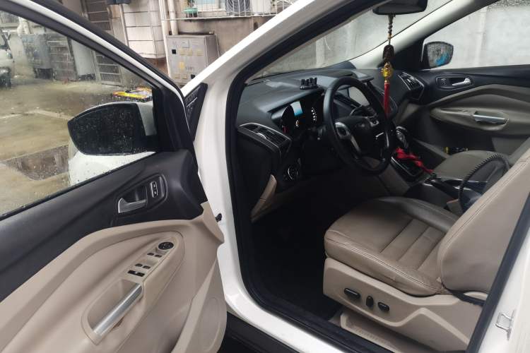 Used Ford Kuga 2013 2.0L GTDi Four-Wheel Drive Premium Model Driver Seat
