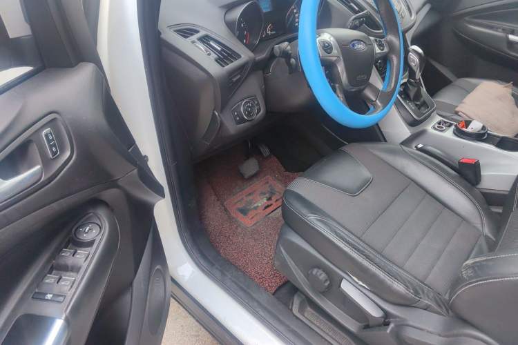 Used Ford Kuga 2013 1.6L GTDi Two-Wheel-Drive Trend Model Driver Seat