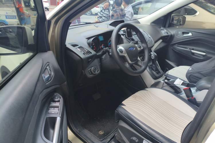 Used Ford Kuga 2013 1.6L GTDi Two-Wheel-Drive Comfort Model Driver Seat