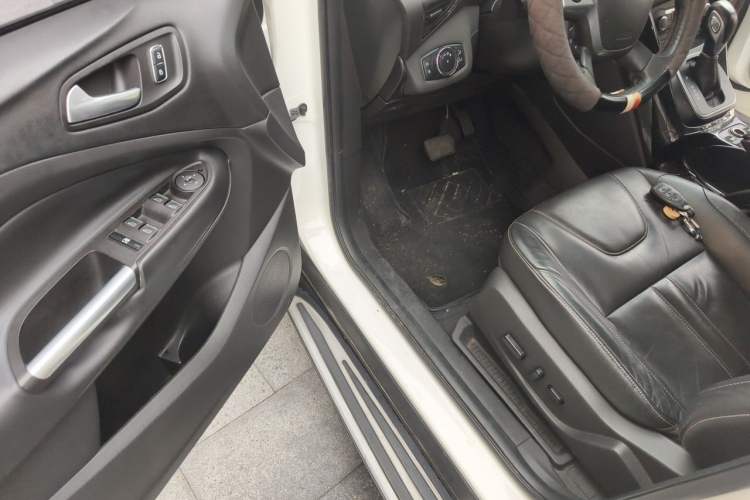 Used Ford Kuga 2013 2.0L GTDi Four-Wheel-Drive Sport Model Driver Seat