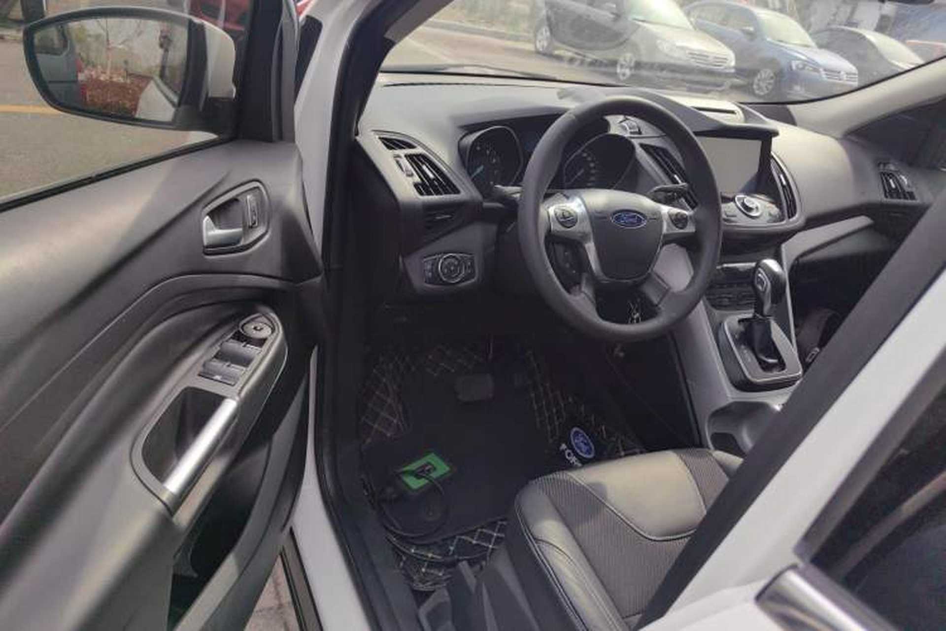 Used Ford Kuga 2013 1.6L GTDi Two-Wheel-Drive Trend Model Driver Seat
