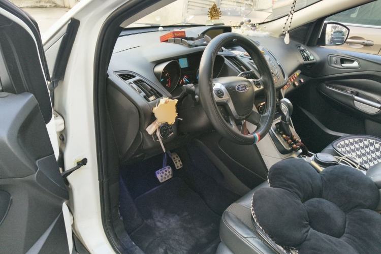 Used Ford Kuga 2013 1.6L GTDi Two-Wheel-Drive Trend Model Driver Seat