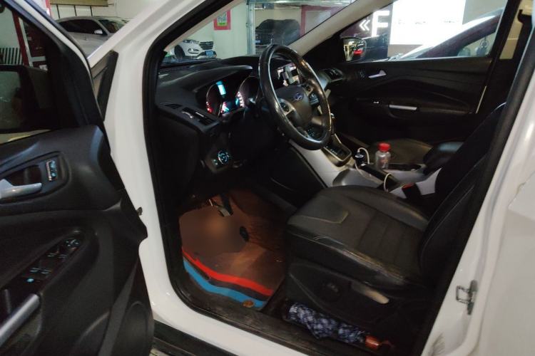 Used Ford Kuga 2013 1.6L GTDi Two-Wheel-Drive Trend Model Driver Seat
