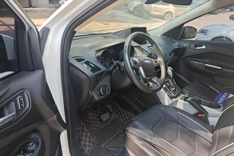 Used Ford Kuga 2013 1.6L GTDi Two-Wheel-Drive Trend Model Driver Seat