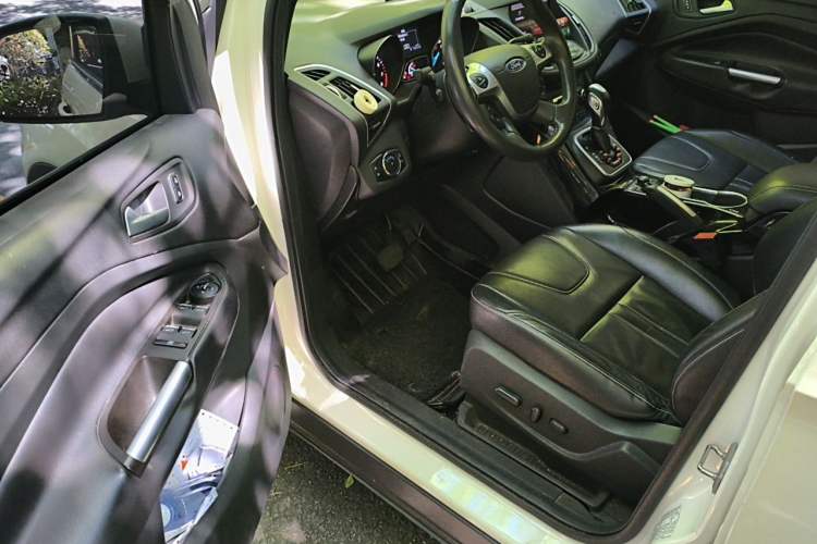 Used Ford Kuga 2013 2.0L GTDi Four-Wheel-Drive Sport Model Driver Seat
