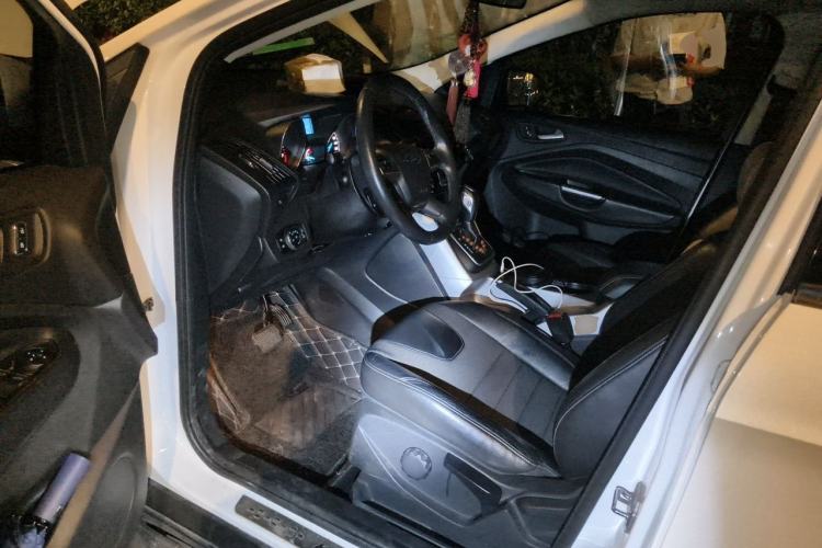 Used Ford Kuga 2013 1.6L GTDi Two-Wheel-Drive Trend Model Driver Seat
