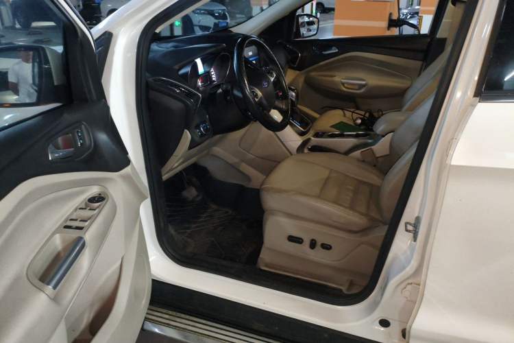Used Ford Kuga 2013 2.0L GTDi Four-Wheel Drive Premium Model Driver Seat