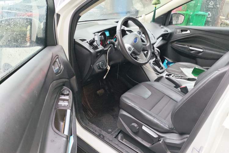 Used Ford Kuga 2013 1.6L GTDi Two-Wheel-Drive Trend Model Driver Seat