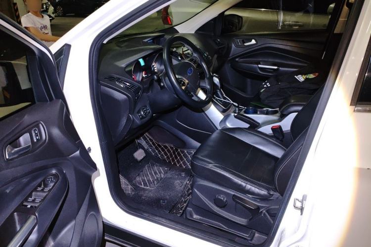 Used Ford Kuga 2013 1.6L GTDi Two-Wheel-Drive Trend Model Driver Seat