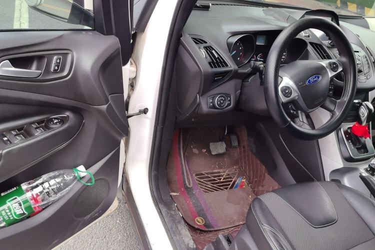Used Ford Kuga 2013 1.6L GTDi Two-Wheel-Drive Trend Model Driver Seat