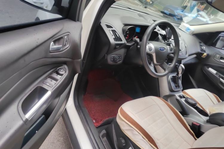 Used Ford Kuga 2013 1.6L GTDi Two-Wheel-Drive Trend Model Driver Seat