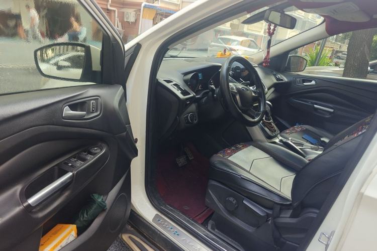 Used Ford Kuga 2013 1.6L GTDi Two-Wheel-Drive Trend Model Driver Seat