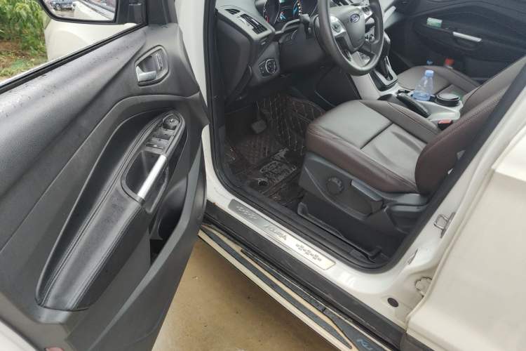 Used Ford Kuga 2013 1.6L GTDi Two-Wheel-Drive Comfort Model Driver Seat