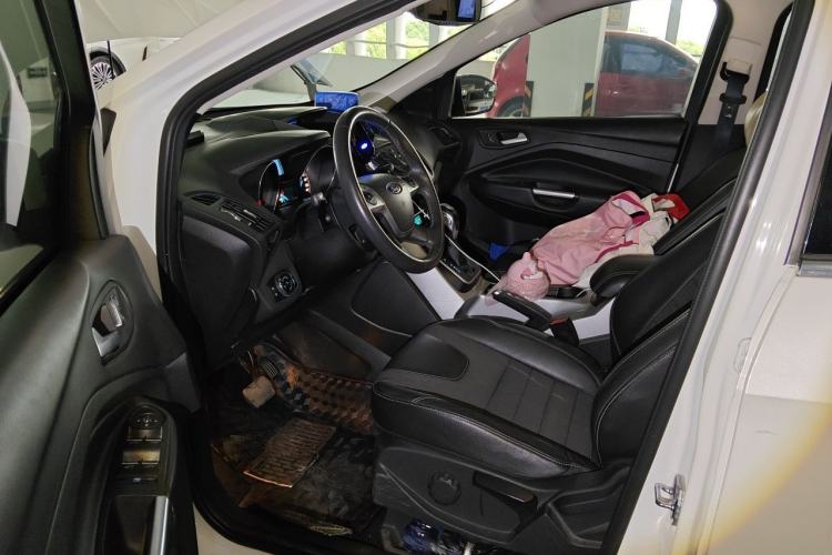 Used Ford Kuga 2013 1.6L GTDi Two-Wheel-Drive Trend Model Driver Seat