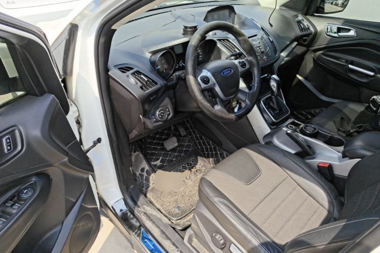 Used Ford Kuga 2013 1.6L GTDi Two-Wheel-Drive Trend Model Driver Seat
