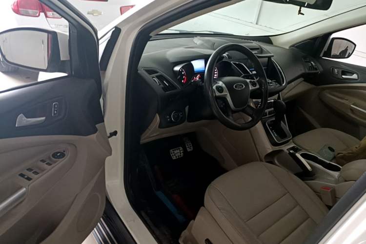 Used Ford Kuga 2013 2.0L GTDi Four-Wheel-Drive Sport Model Driver Seat