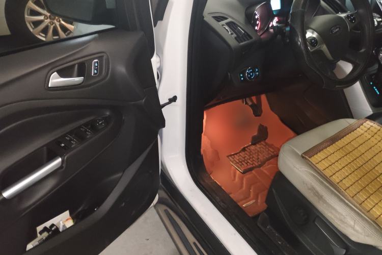 Used Ford Kuga 2013 1.6L GTDi Two-Wheel-Drive Comfort Model Driver Seat