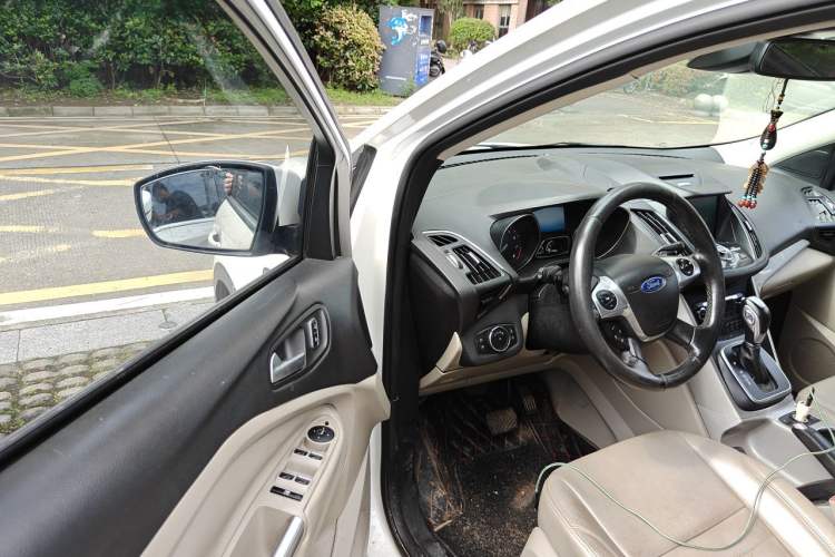 Used Ford Kuga 2013 2.0L GTDi Four-Wheel Drive Premium Model Driver Seat