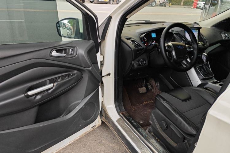 Used Ford Kuga 2013 1.6L GTDi Two-Wheel-Drive Trend Model Driver Seat