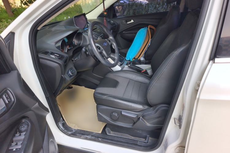 Used Ford Kuga 2013 1.6L GTDi Two-Wheel-Drive Trend Model Driver Seat