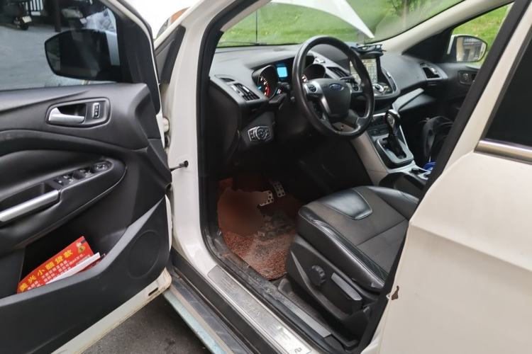Used Ford Kuga 2013 1.6L GTDi Two-Wheel-Drive Trend Model Driver Seat