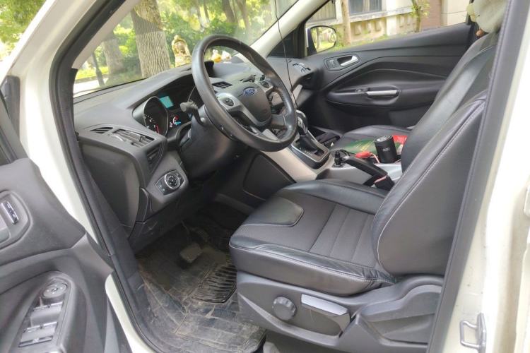 Used Ford Kuga 2013 1.6L GTDi Two-Wheel-Drive Trend Model Driver Seat