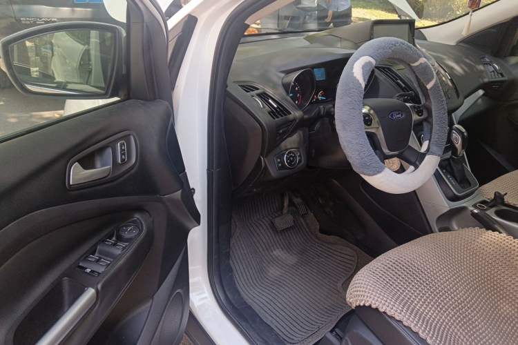 Used Ford Kuga 2013 1.6L GTDi Two-Wheel-Drive Trend Model Driver Seat
