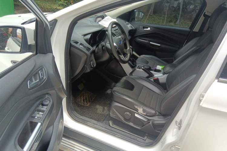Used Ford Kuga 2013 1.6L GTDi Two-Wheel-Drive Trend Model Driver Seat