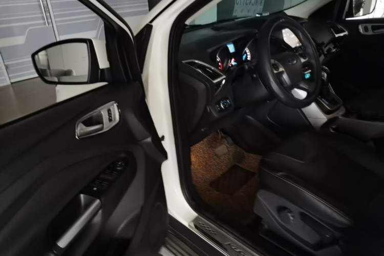 Used Ford Kuga 2013 1.6L GTDi Two-Wheel-Drive Trend Model Driver Seat