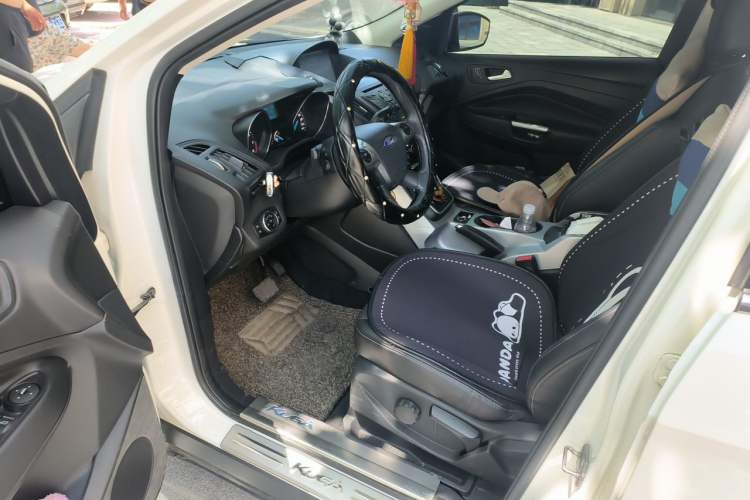 Used Ford Kuga 2013 1.6L GTDi Two-Wheel-Drive Trend Model Driver Seat