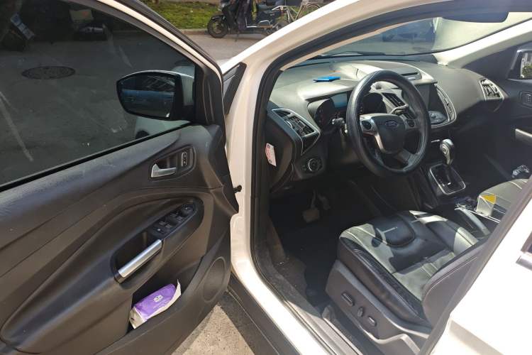 Used Ford Kuga 2013 2.0L GTDi Four-Wheel-Drive Sport Model Driver Seat