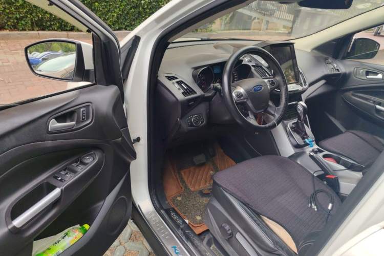 Used Ford Kuga 2013 1.6L GTDi Two-Wheel-Drive Trend Model Driver Seat
