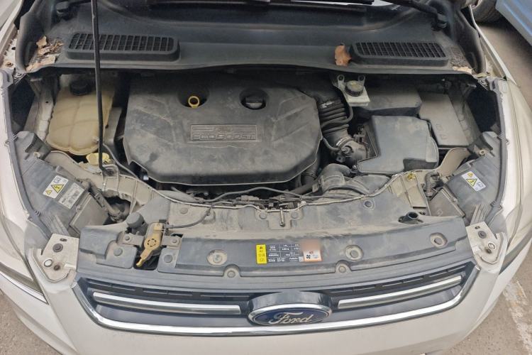Used Ford Kuga 2013 2.0L GTDi Four-Wheel-Drive Sport Model Engine Bay
