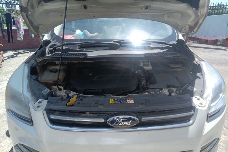 Used Ford Kuga 2013 1.6L GTDi Two-Wheel-Drive Trend Model Engine Bay