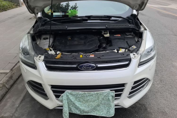 Used Ford Kuga 2013 2.0L GTDi Four-Wheel-Drive Sport Model Engine Bay