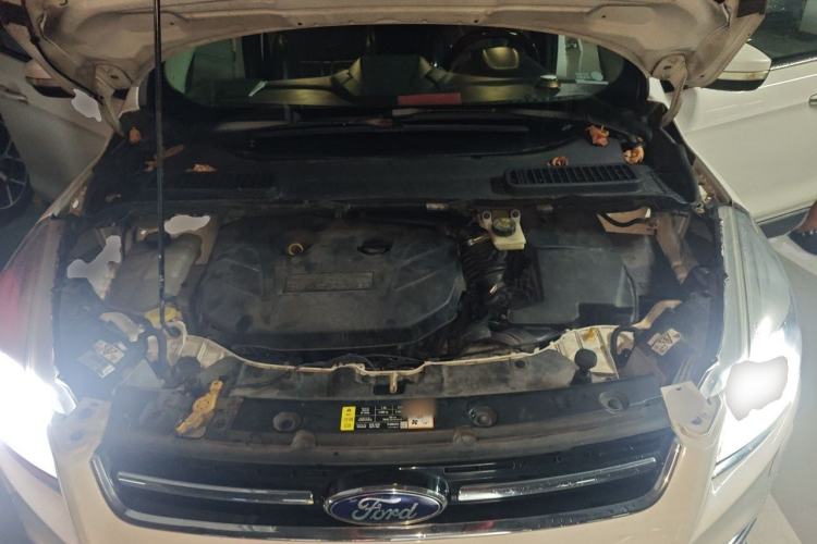 Used Ford Kuga 2013 2.0L GTDi Four-Wheel-Drive Sport Model Engine Bay