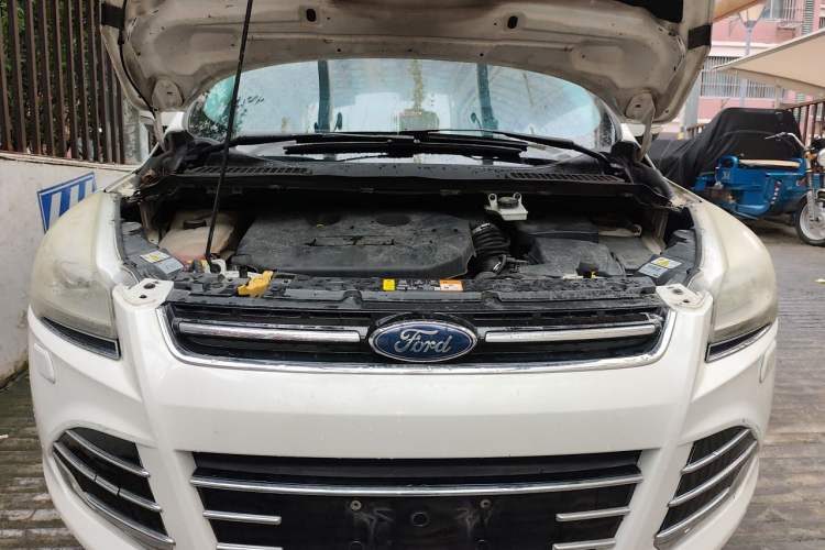 Used Ford Kuga 2013 2.0L GTDi Four-Wheel Drive Premium Model Engine Bay