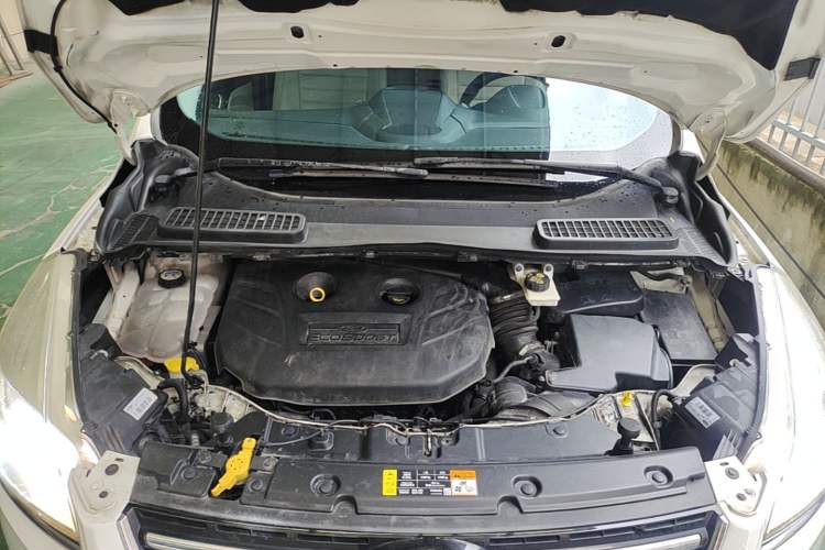 Used Ford Kuga 2013 2.0L GTDi Four-Wheel-Drive Elite Model Engine Bay