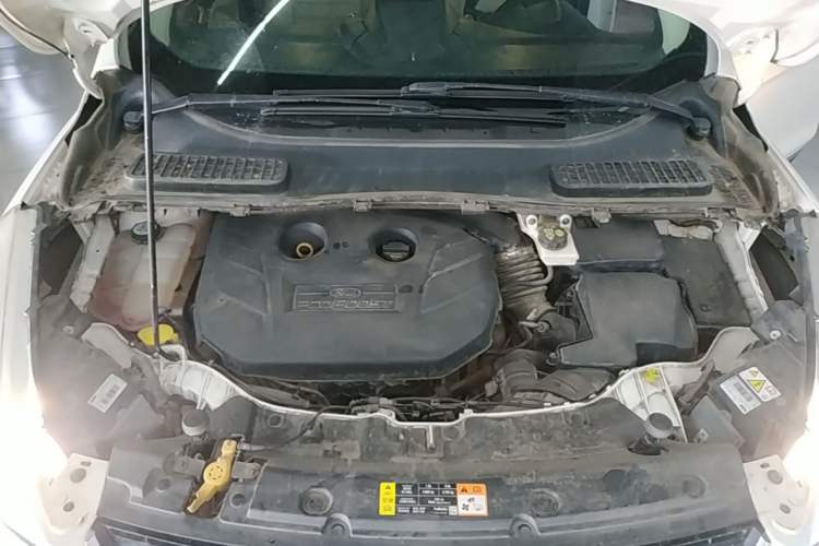 Used Ford Kuga 2013 2.0L GTDi Four-Wheel Drive Premium Model Engine Bay