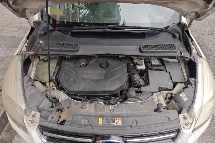 Used Ford Kuga 2013 2.0L GTDi Four-Wheel-Drive Sport Model Engine Bay