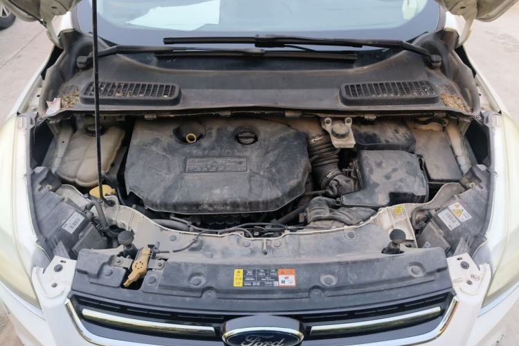 Used Ford Kuga 2013 2.0L GTDi Four-Wheel-Drive Sport Model Engine Bay