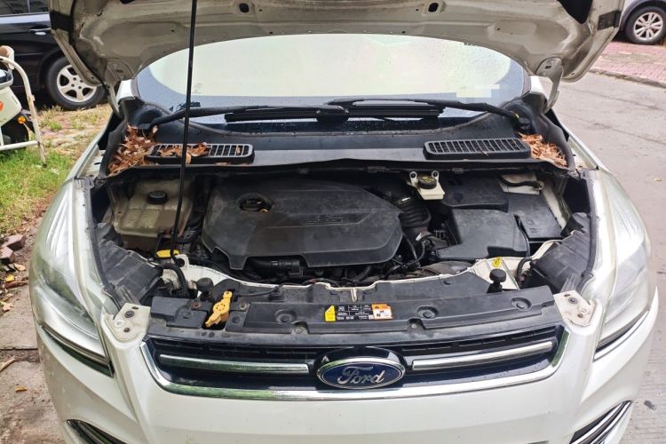 Used Ford Kuga 2013 1.6L GTDi Two-Wheel-Drive Trend Model Engine Bay